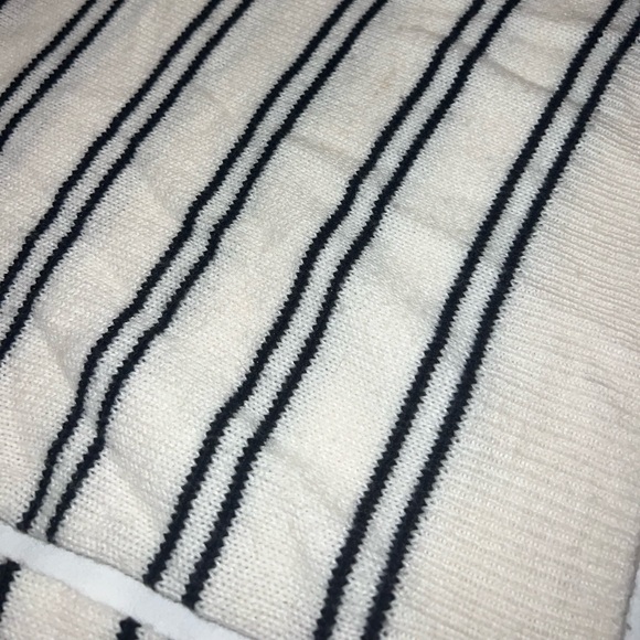 H&M DIVIDED Cream/White and Black Striped Cropped Turtleneck Sweater - Picture 2 of 4